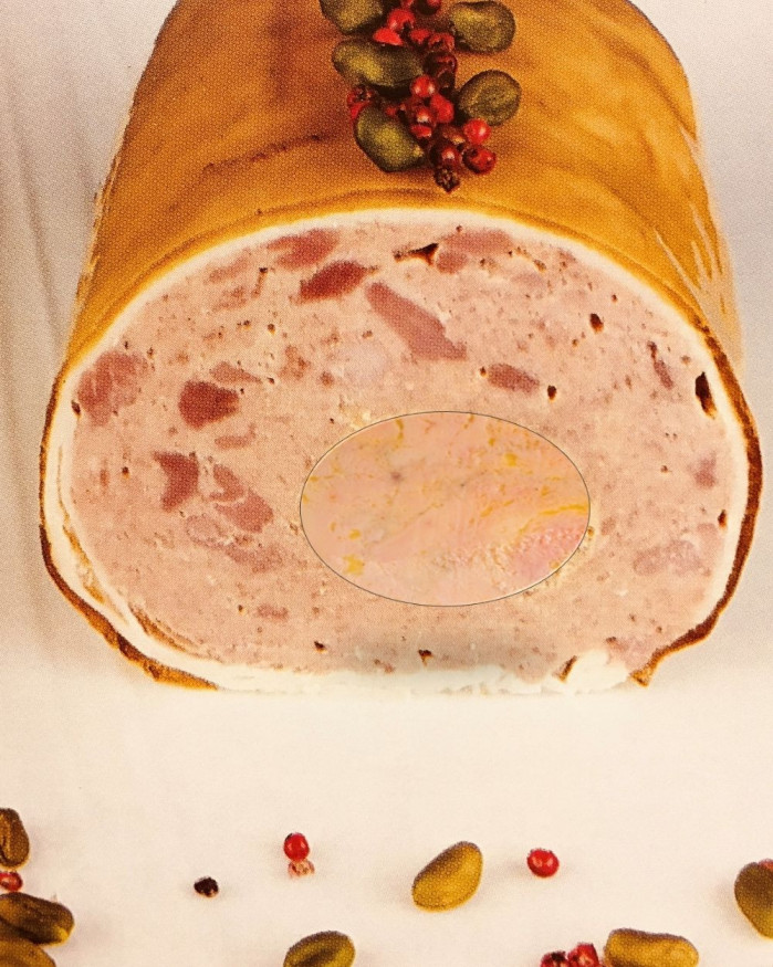 Suprême de pintade aux girolles et son coeur de foie gras