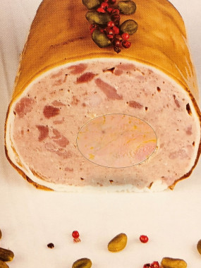 Suprême de pintade aux girolles et son coeur de foie gras