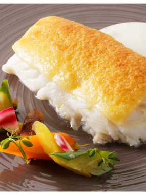 Dos de cabillaud en croûte d'herbes, sauce crémeuse à l'estragon