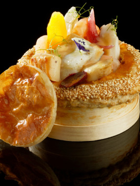 Marmite de la mer façon bouillabaisse (lotte, rouget, bar, fruits de mer)