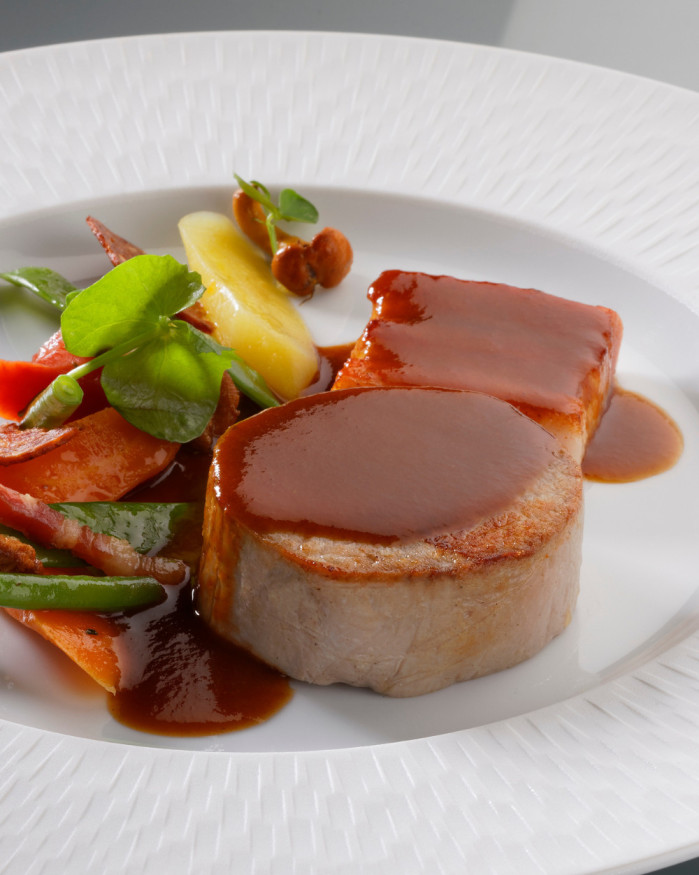 Duo de veau, son jus réduit et ses éclats de légumes