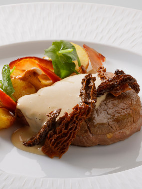 Filet de bœuf juste température, sa sauce morilles
