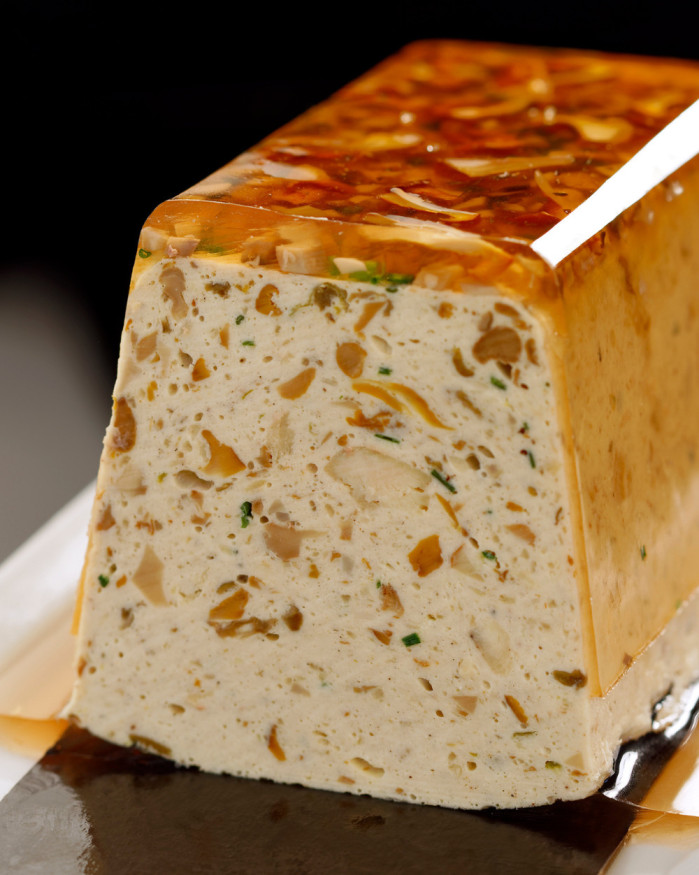 Terrine de volaille et champignons des bois aux aromates