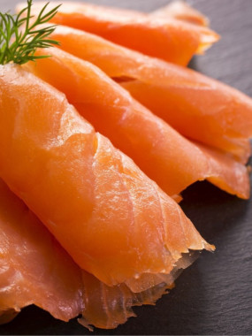 Saumon fumé maison et son beurre citronné - 100 g par personne