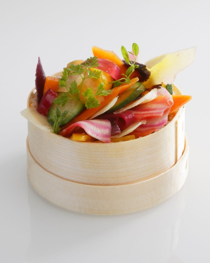 Farandole de légumes croquants sur son tian du potager de saison en boite individuelle