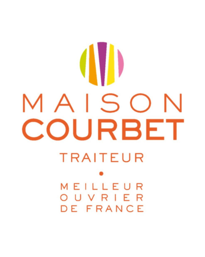 Médaillon de saumon fondant, tuile de sésame wasabi et sa garniture