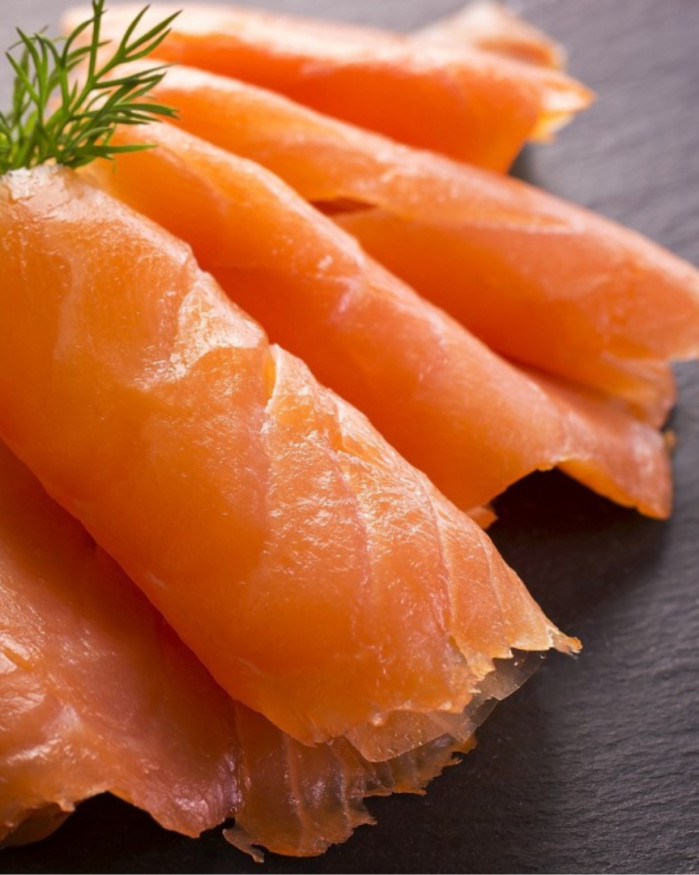 Saumon fumé maison et son beurre citronné - 100 g par personne