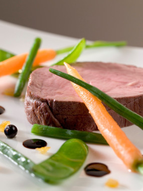Filet de bœuf juste fondant et son jus estragon et poivre rare
