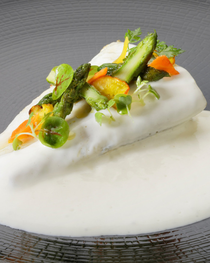 Dos de sandre, son sabayon et  ses pointes d'asperges vertes rôties