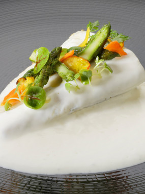 Dos de sandre, son sabayon et  ses pointes d'asperges vertes rôties