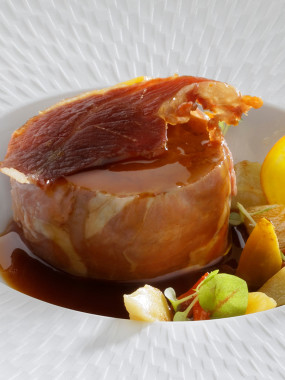 Quasi de veau façon saltimbocca et son jus réduit