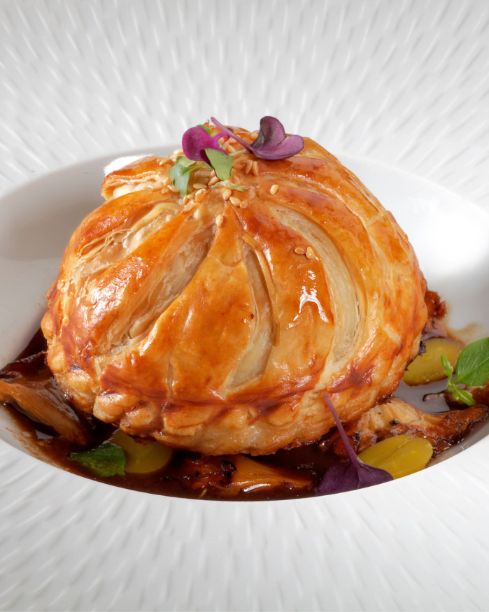 Tourte de gibiers aux éclats de poires et sa sauce grand veneur     (à cuire par vos soins)