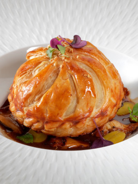 Tourte de gibiers aux éclats de poires et sa sauce grand veneur     (à cuire par vos soins)
