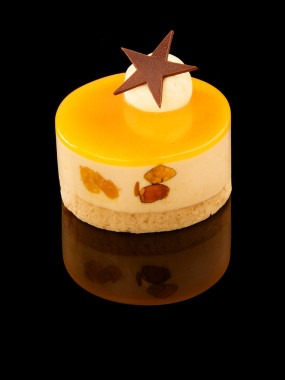 Cœur de foie gras en nougat, miroir abricot macvin