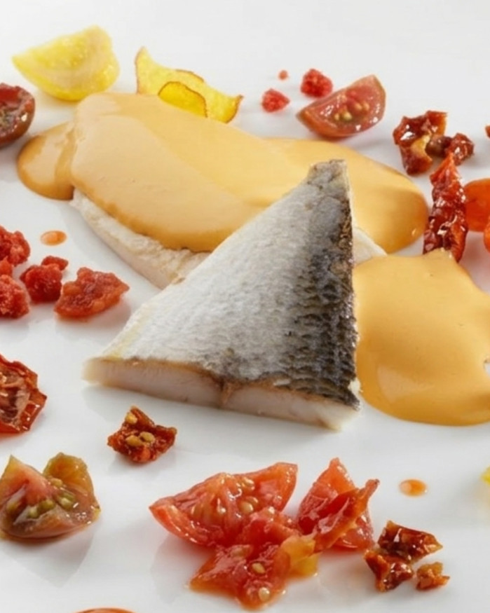 Filet de Saint-Pierre, son sabayon andalou et ses éclats de tomates