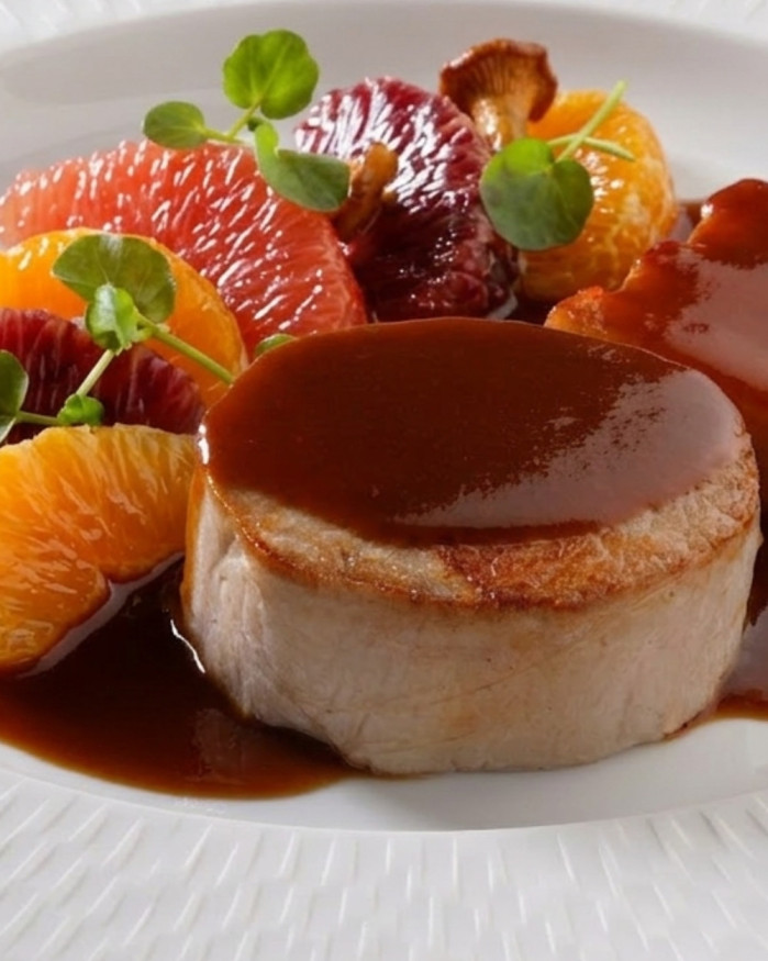 Géométrie d'agneau fondant et son jus miel agrume