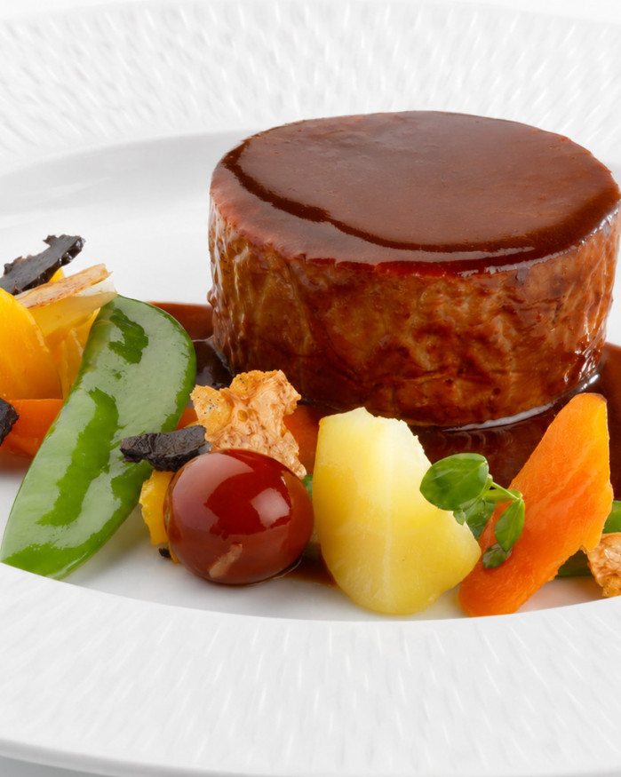 Médaillon de veau en deux cuissons, jus de tomate et romarin