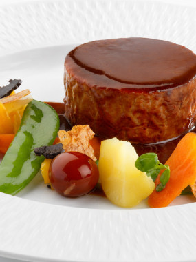 Médaillon de veau en deux cuissons, jus de tomate et romarin