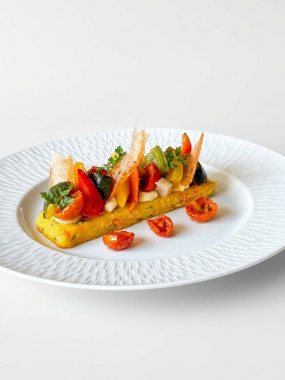Finger de polenta croustillante et ses légumes glacés