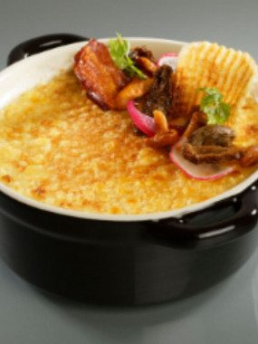 Parmentier de joues de bœuf confites soubise d'oignons et duxelles de champignons